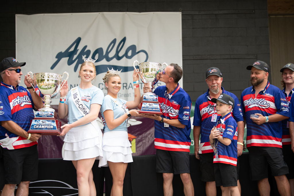 waterfollies-about-hires-02-trophy-presentation