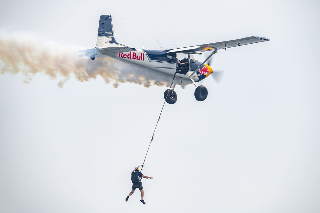 waterfollies-about-hires-08-airshow-skydiver